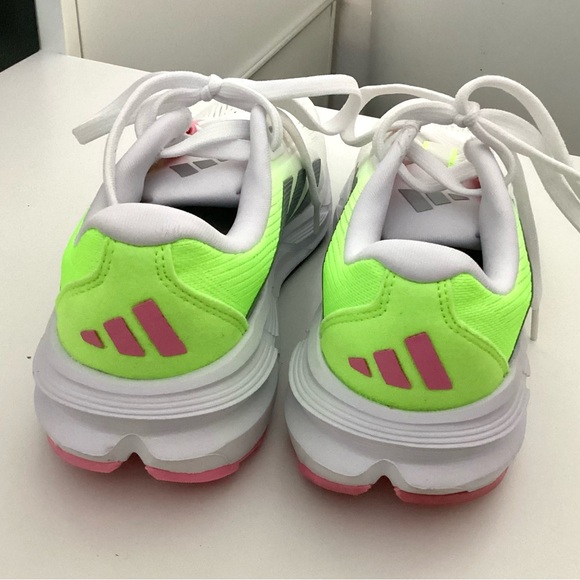 \Adidas\ NEW Women’s Questar 3 Sneakers - Picture 9 of 13